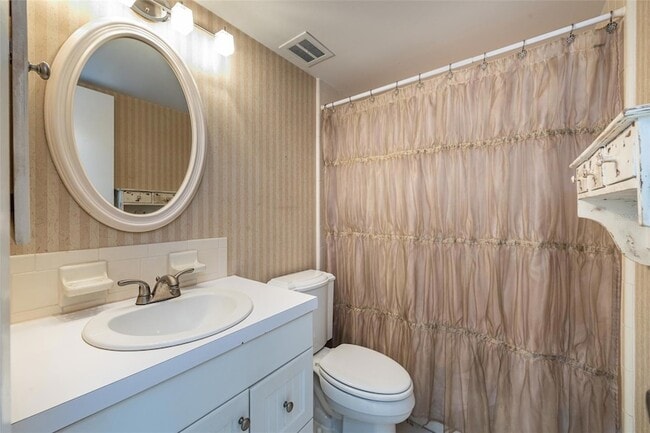 Building Photo - 6042 1st Ave S