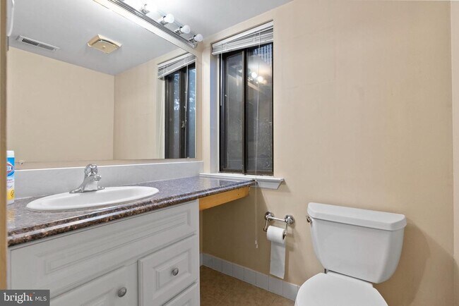 Building Photo - 211 James Ct