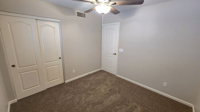 Building Photo - 4 Bedroom Home in the Silverhawke Communit...