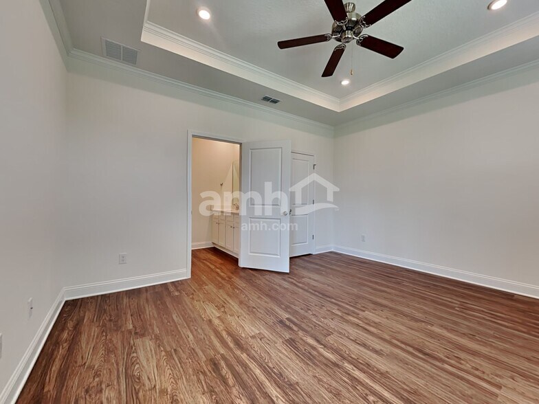 Building Photo - 299 Onate Cir