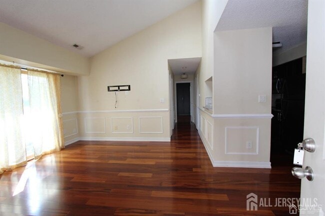 Building Photo - 208 Ravens Crest Dr