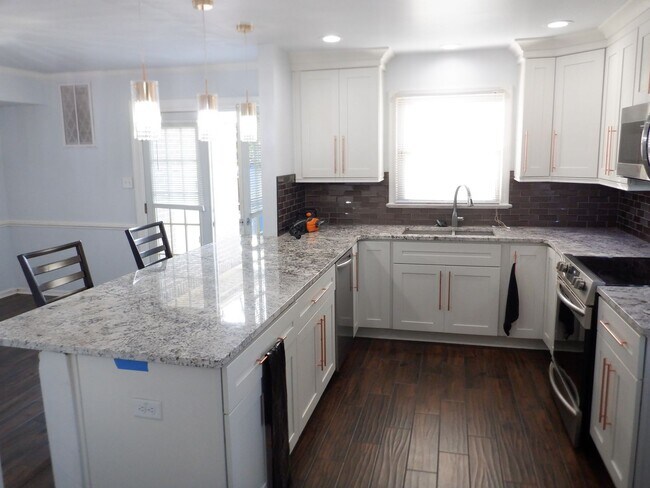 Building Photo - Downs1345-1347