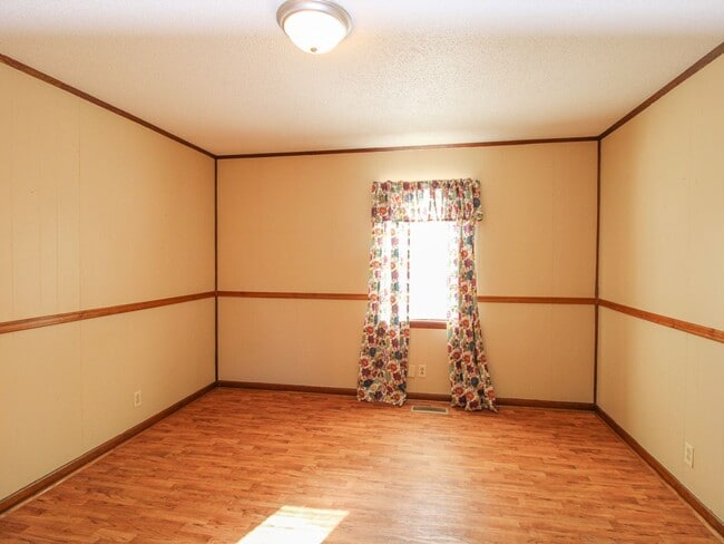 Building Photo - FREE MONTH RENT! Ardmore School District!