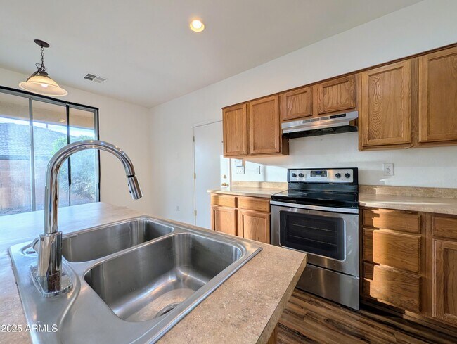 Building Photo - 3848 E Pollack St