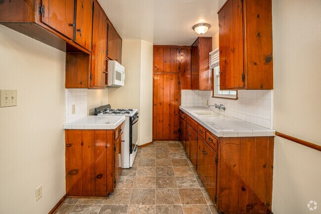 1BR, 1BA - 450SF - Kitchen - 1905-1909 W. Alameda