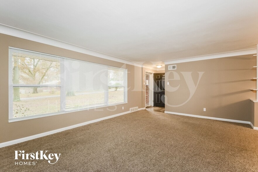 Building Photo - 10220 Capitol Dr