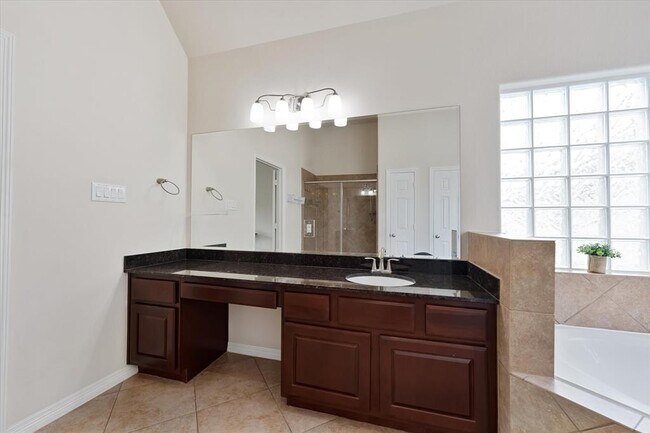 Building Photo - 5502 Lunia Ln