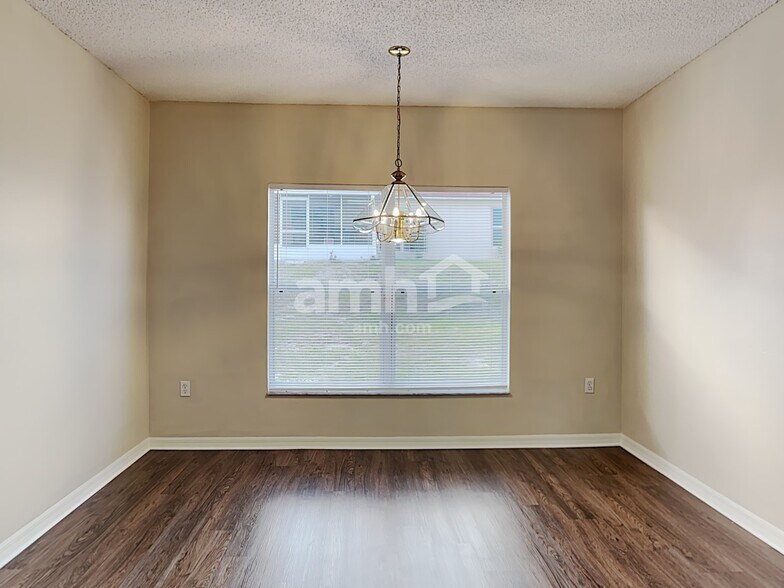 Building Photo - 330 Salmon Ct