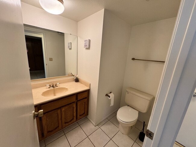 Building Photo - Beautiful 4 Bedroom Home