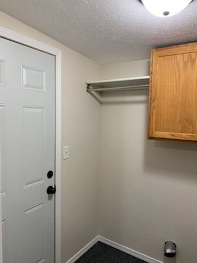 Building Photo - One bedroom home