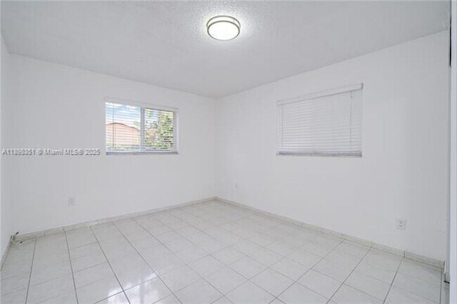 Building Photo - 3437 SW 25th St