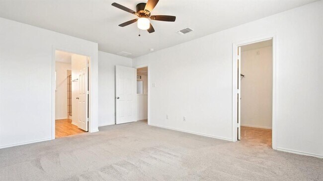 Building Photo - 141 Miracle Dr
