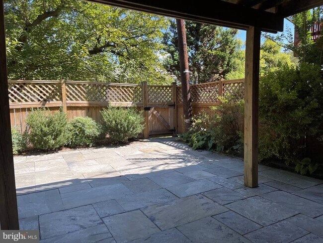 Building Photo - 9715 Whitley Park Pl