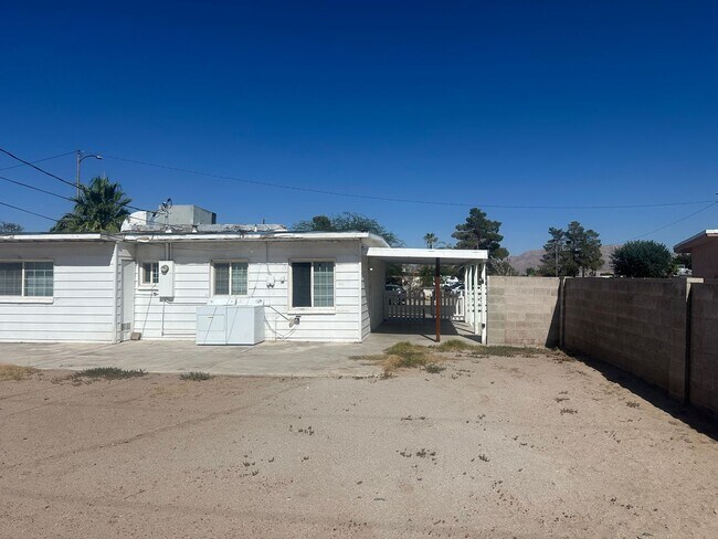 Building Photo - NLV!! Single Story!! 3 Bedrooms!! Carport!!! Big Lot!! Patio In Back yard!! No Carpet!! Vinyl Pla...