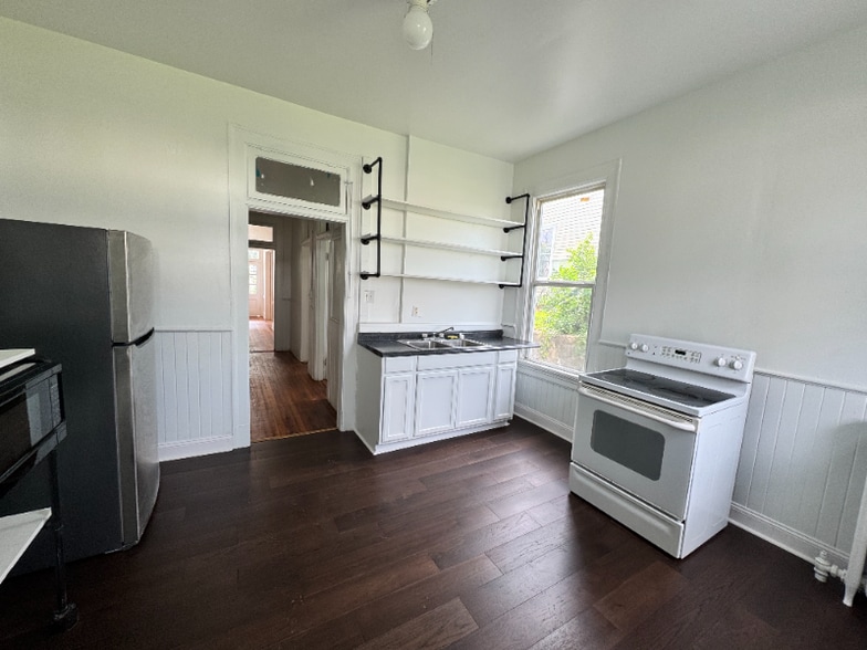 Building Photo - 834 Rivermont Ave