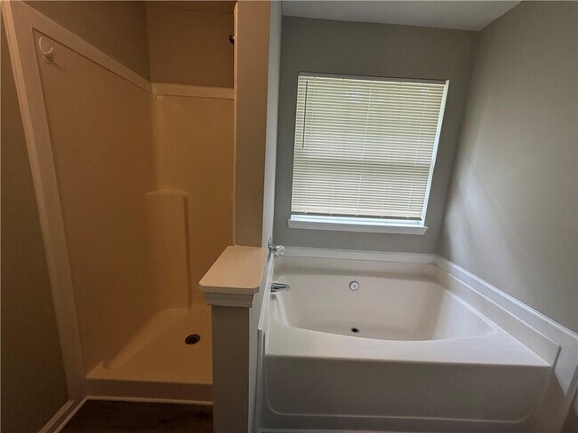 Building Photo - 980 Melrose Park Pl NW