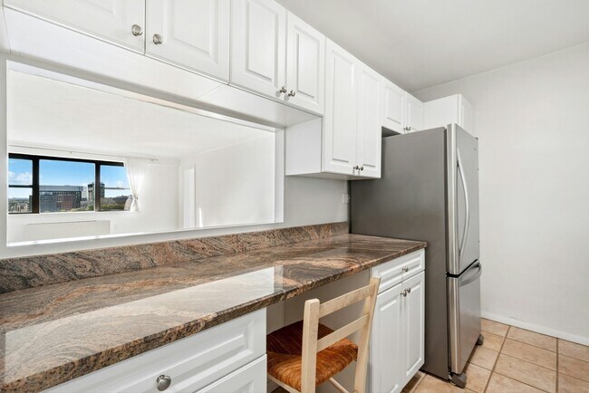 Building Photo - 8 Whittier Pl