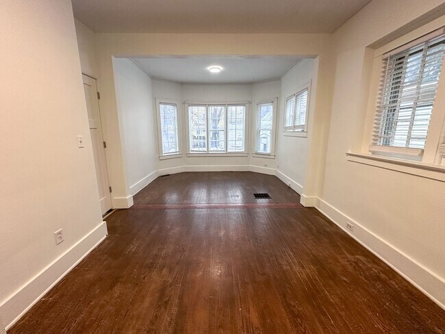 Building Photo - 734 Fountain St NE