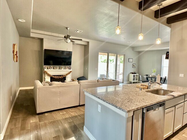 Building Photo - 1077 El Nido Dr