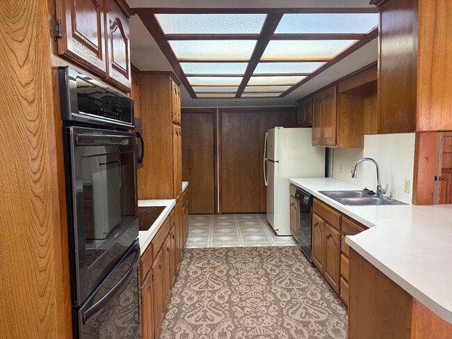 Building Photo - 4005 N Garrison Ave