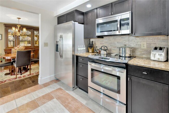 Building Photo - 4909 S Elberon St