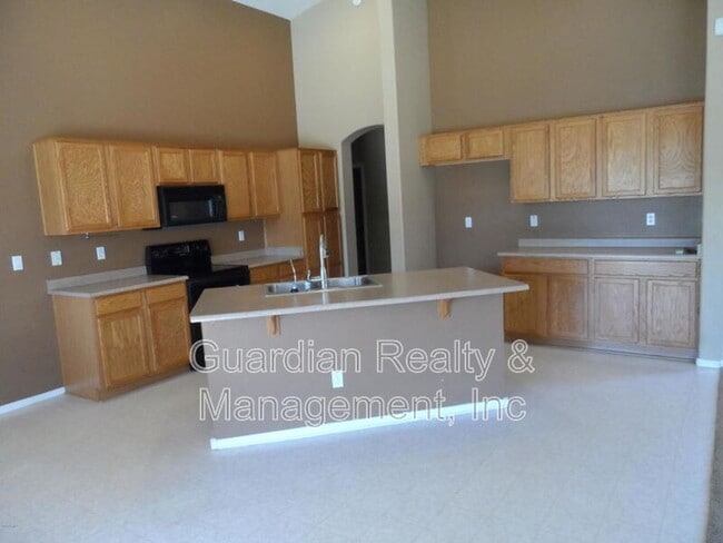 Building Photo - 4321 E Augusta Ave