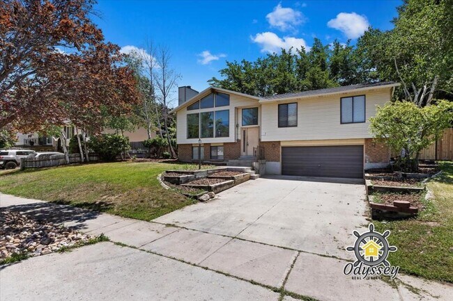 Building Photo - 2066 E 10095 S