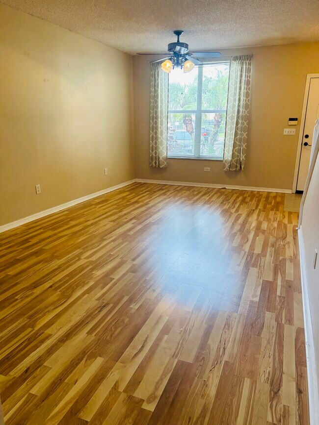 Building Photo - 10445 Heron Lake Dr