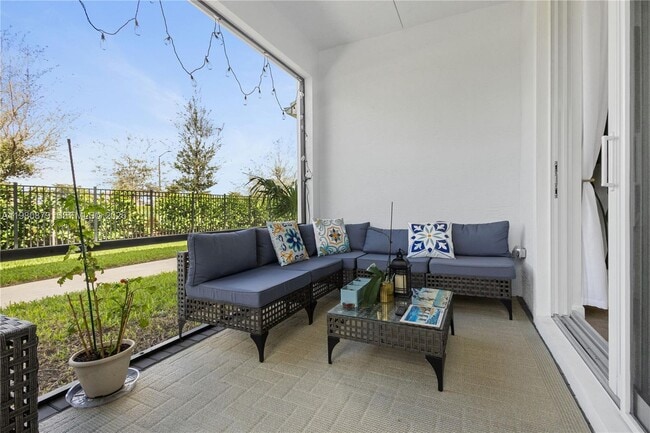 Building Photo - 4820 Longwood Lake Sq