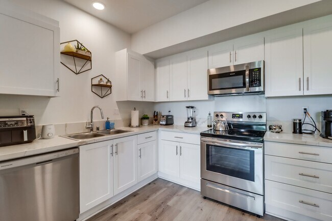 Building Photo - Ridgeway Apartments