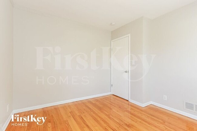 Building Photo - 251 E 25th St