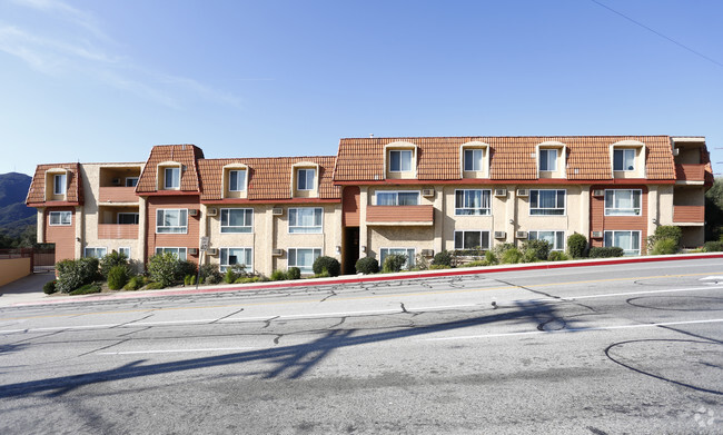 Building Photo - Sunset Ridge at La Crescenta