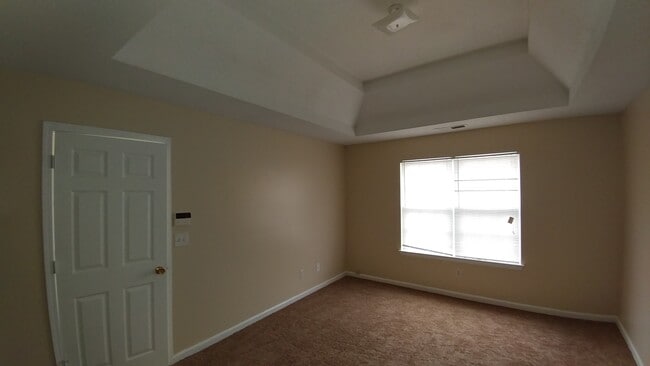 Building Photo - Great In-Law Suite Property - Master on Up...
