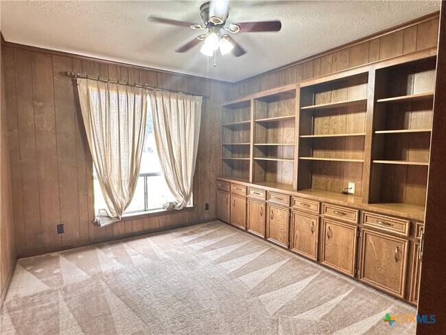 Building Photo - 202 Oak Ridge Dr