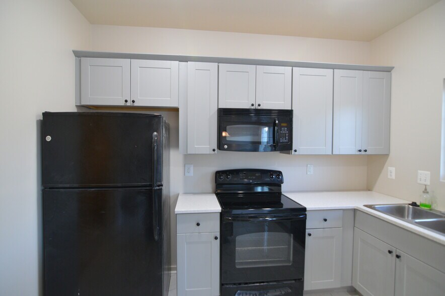 Kitchen - 11696 Palm Desert Pl