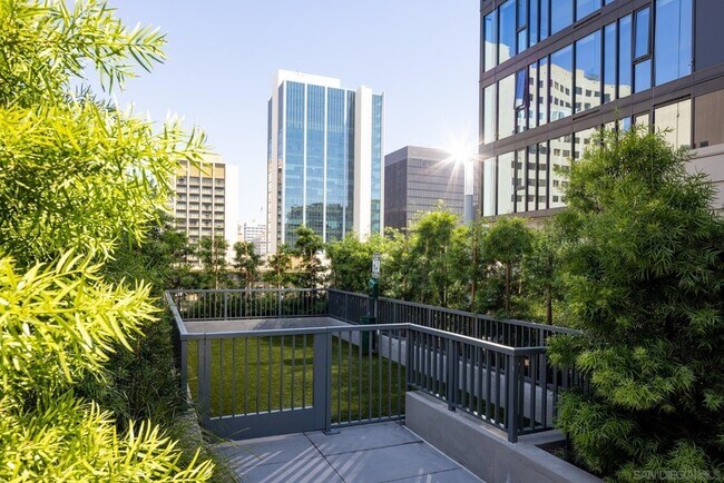 Building Photo - 1011 Union St