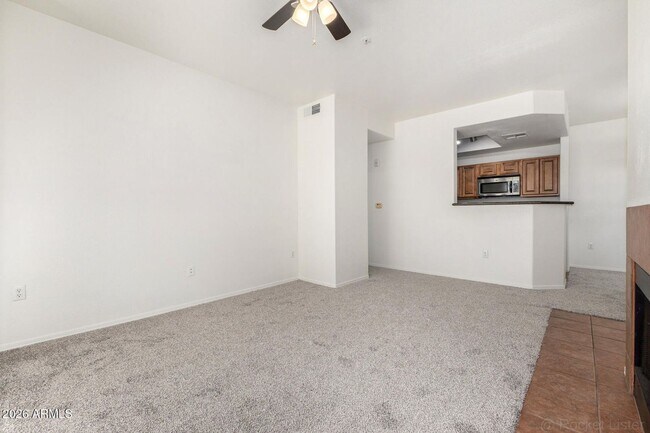 Building Photo - Elevated Views, 1bd, 1bth Condo