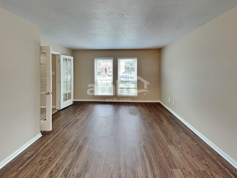 Building Photo - 26887 Castlecliff Ln