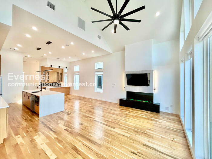 Building Photo - 426 Avenue L Ave