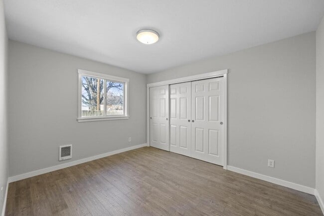 Building Photo - 920 W Entiat Ave