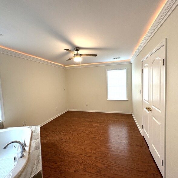 Building Photo - 825 Forest Lake Dr S