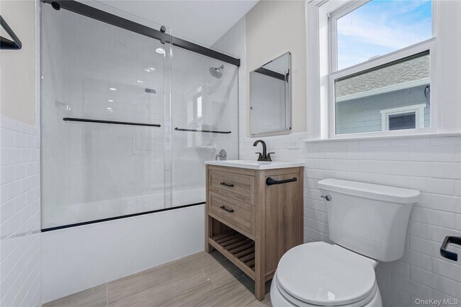 Building Photo - 110 School St