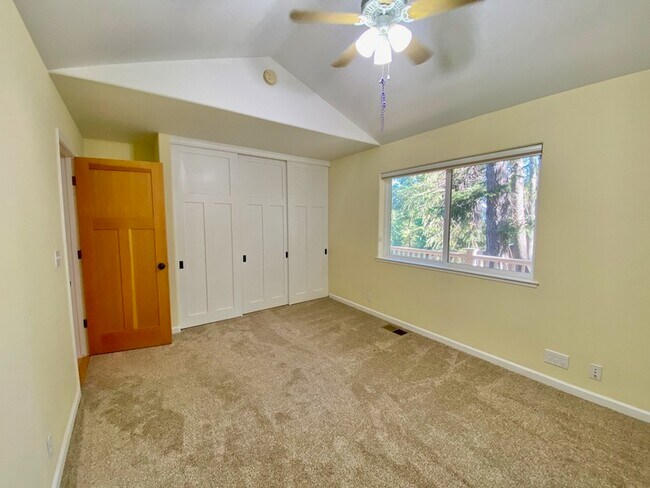 Building Photo - 13055 Summit Ridge Dr
