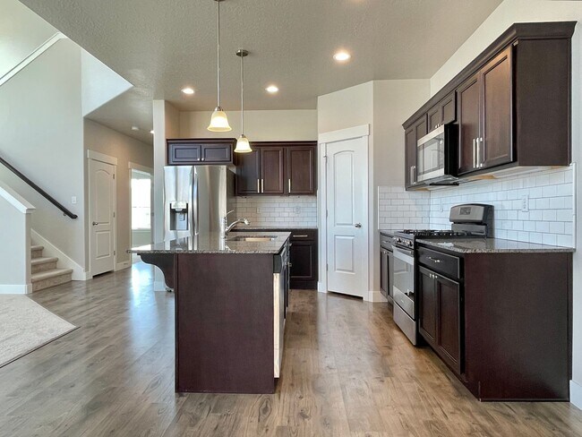 Building Photo - Stunning Two-Story at Quailhill!