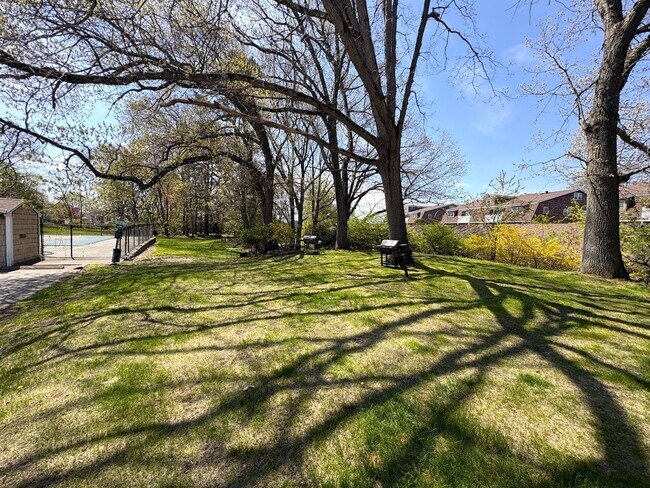 Building Photo - Beautifully maintained 2 bedroom Condo on Andover/Lawrence border