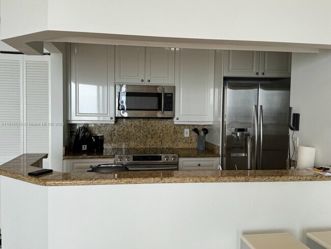 Building Photo - 848 Brickell Key Dr