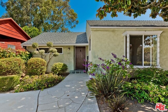 Building Photo - 921 24th St