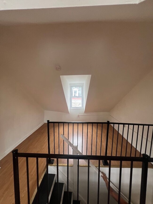 Building Photo - Newly Updated 3 Bedroom Home