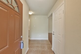 Building Photo - 42 Prairie Oak Dr
