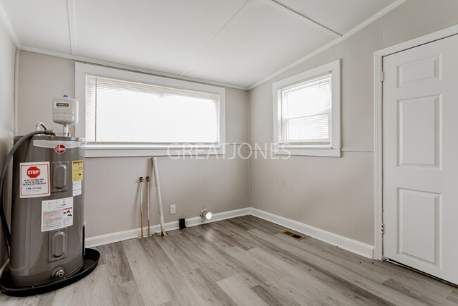 Building Photo - Charming 3 Bedroom in LaGrange!